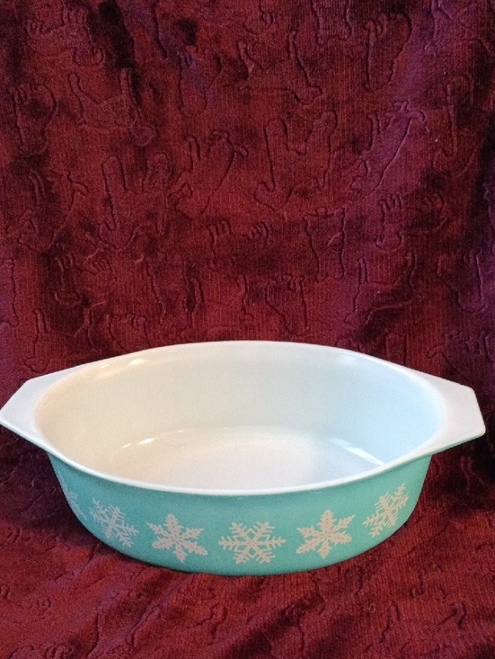 Pyrex Other - Vintage Pyrex 2 1/2 qt Cass. Dish (No Lid) "Snowflake"❄️❄️ Pattern